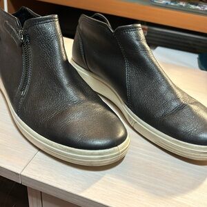 Ecco Soft leather ankle sneaker with top zip. Size 8.5 women’s